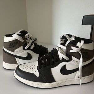 Jordan 1 Dark Mocha OG size 9